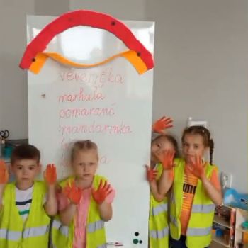 detsky kutik oranzovy den