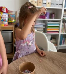 koralky verzus mobil