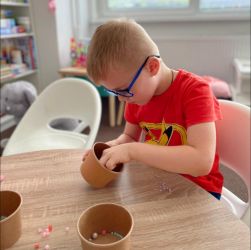 koralky verzus mobil