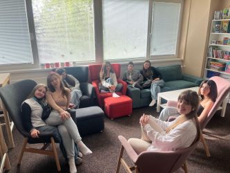 2025 04 19 medzi nami dievcatami