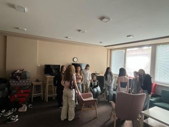 2025 04 19 medzi nami dievcatami